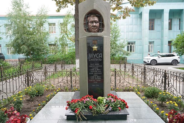 В Бишкеке открыли памятник татарскому поэту